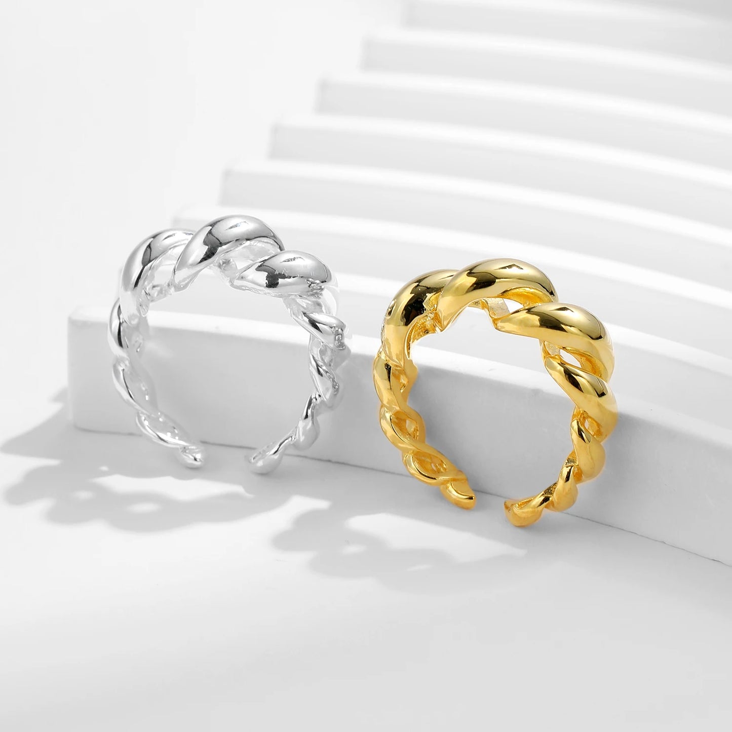 Smooth Twisted Ring