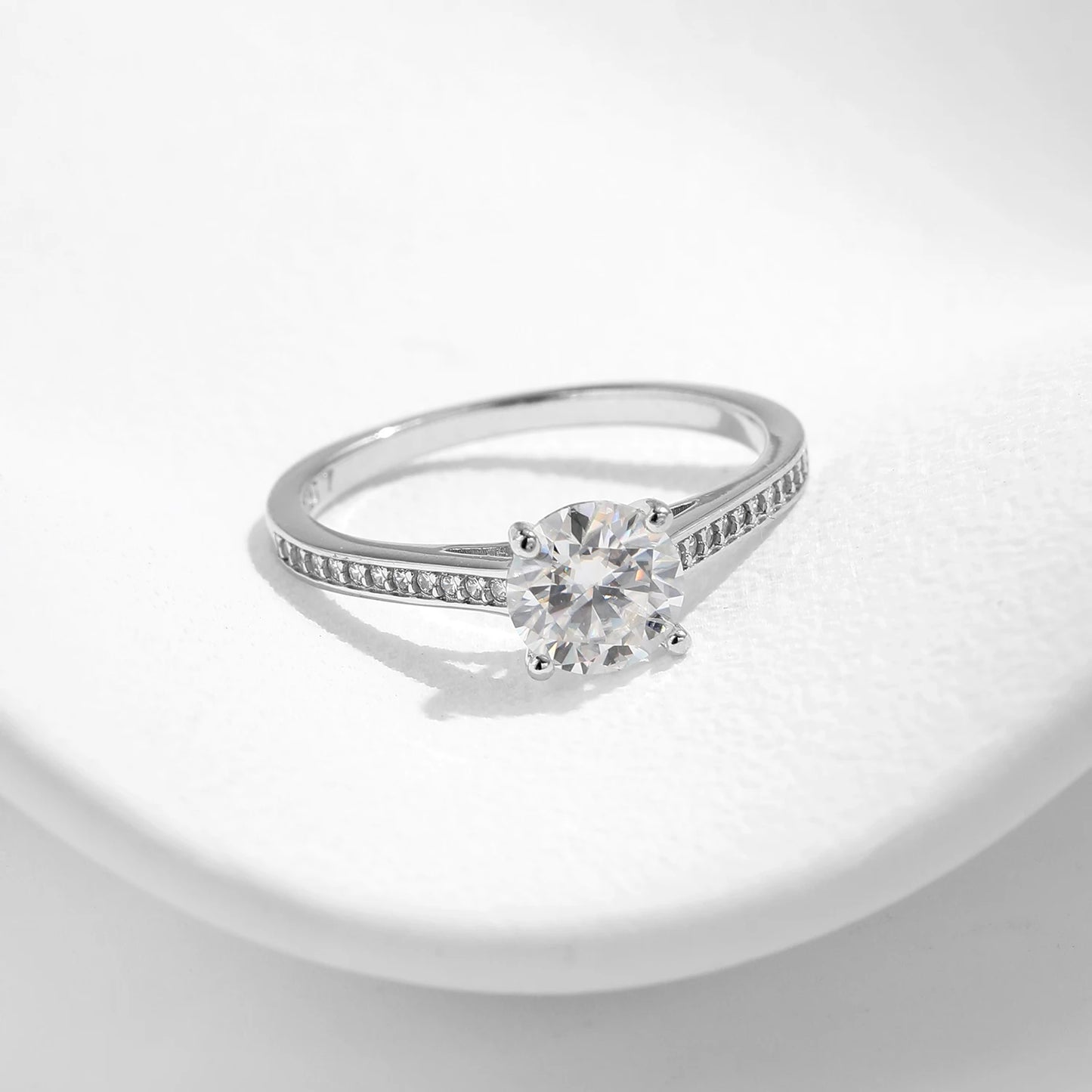 Trinket Lab Diamond 1CT Moissanite Ring