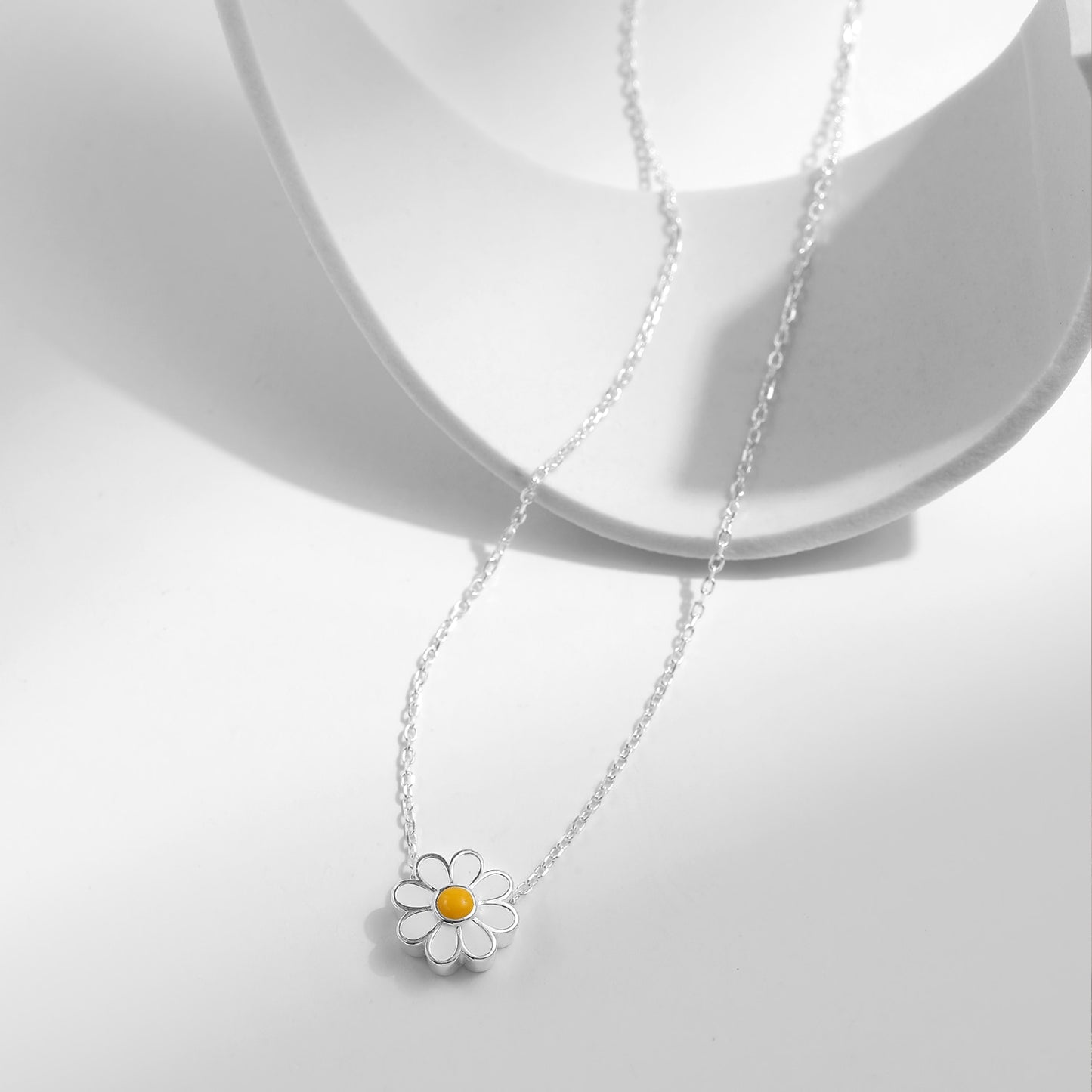 Charm Daisy Necklace