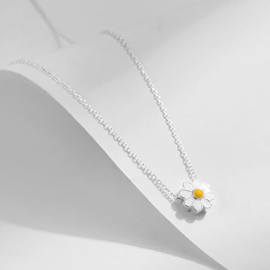 Charm Daisy Necklace