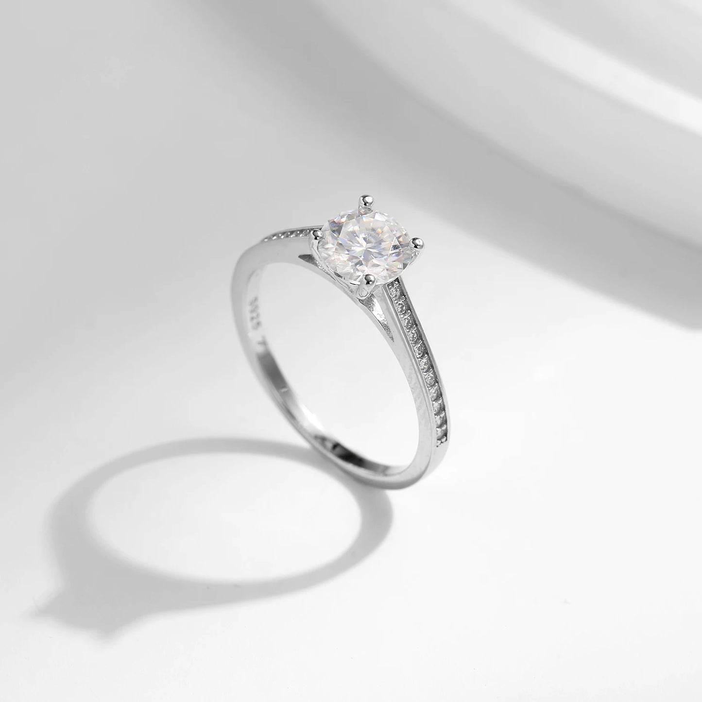 Trinket Lab Diamond 1CT Moissanite Ring