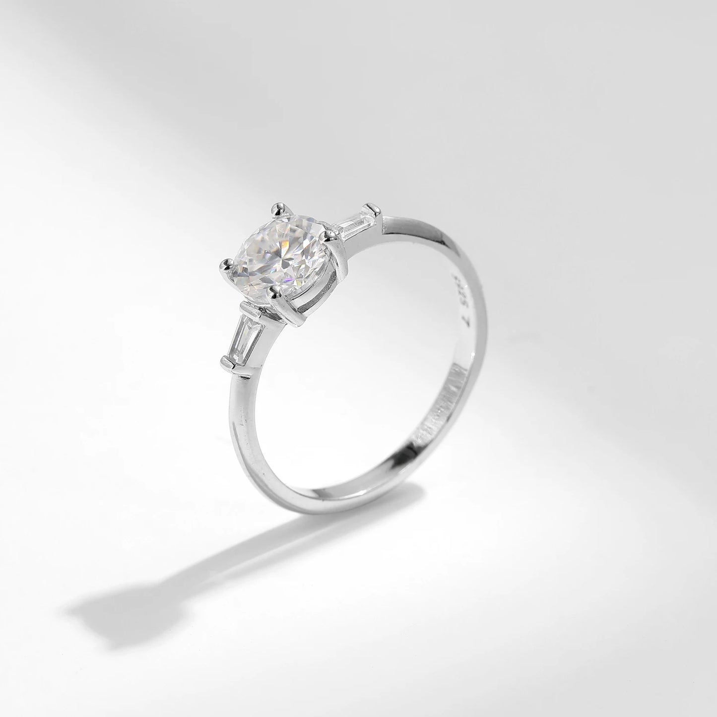 Alluring Ring - 1.0CT Round Moissanite Diamond (D Color)