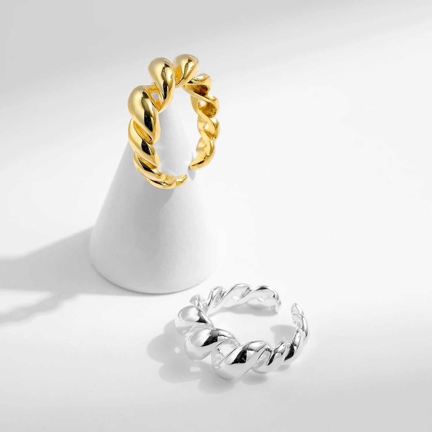 Smooth Twisted Ring