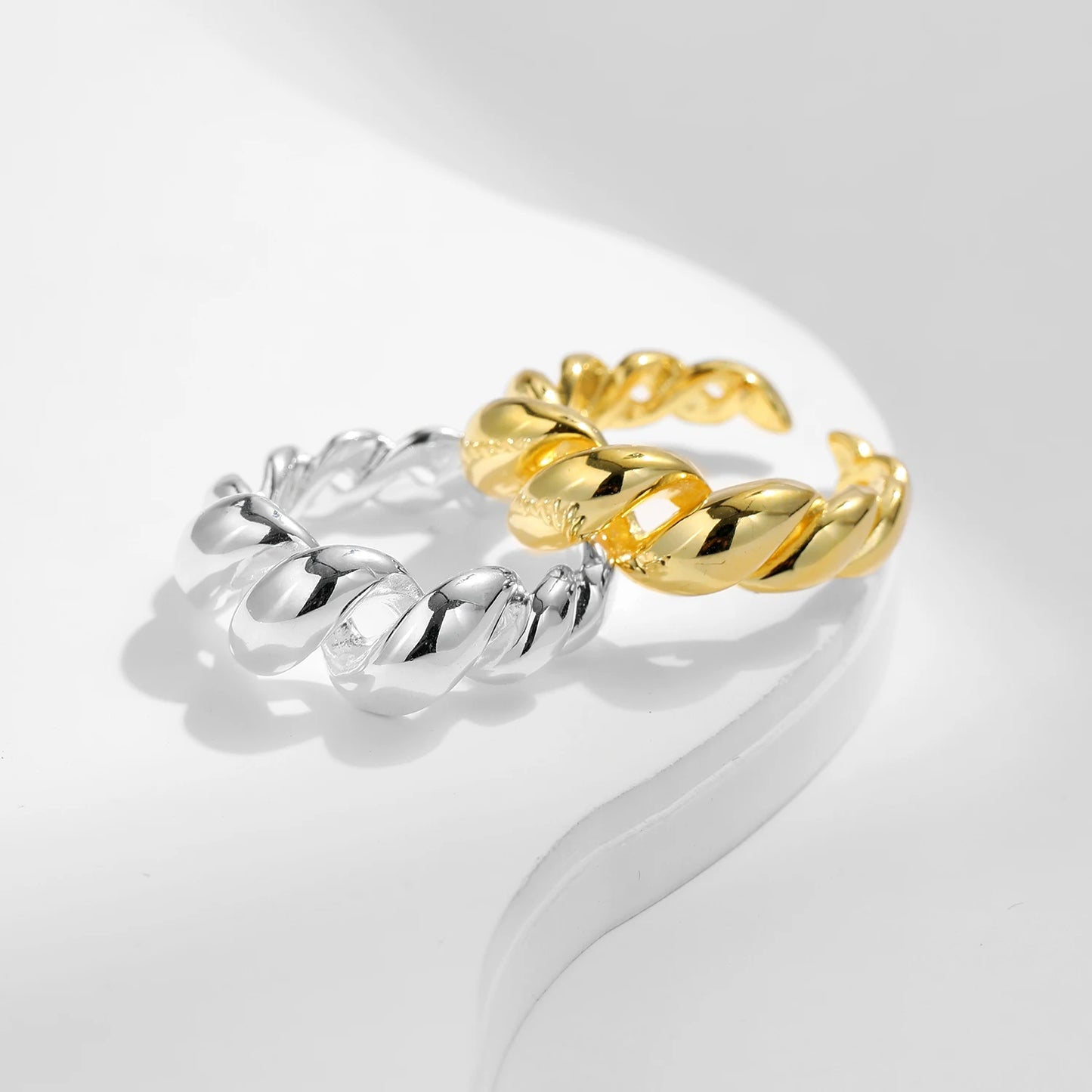 Smooth Twisted Ring